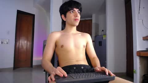 olliver_twink online show from April 6, 12:52 am