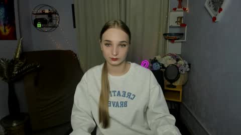 Snapshot of ollivia_dream chatting on April 26, 9:18 am Ollivia online show from April 26, 9:18 am