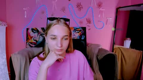Snapshot of ollivia_dream chatting on May 25, 5:46 am Ollivia online show from May 25, 5:46 am