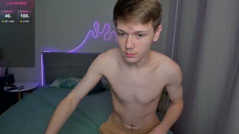 Snapshot of olvr_zoolander chatting on January 15, 10:13 pm Oliver and Mira online show from January 15, 10:13 pm