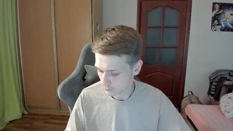 Snapshot of olvr_zoolander chatting on September 10, 7:14 pm Oliver and Mira online show from September 10, 7:14 pm