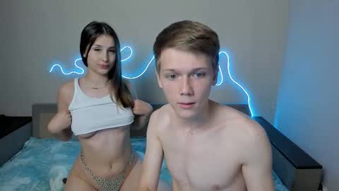 Snapshot of olvr_zoolander chatting on October 4, 2:59 pm Oliver and Mira online show from October 4, 2:59 pm