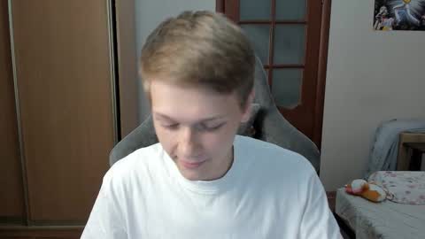 Snapshot of olvr_zoolander chatting on October 11, 10:19 pm Oliver and Mira online show from October 11, 10:19 pm