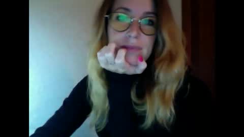 olyra11 online show from October 9, 5:55 pm