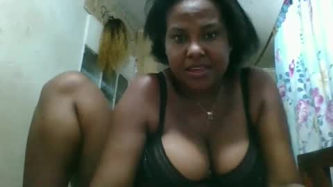 Snapshot of olyvienne90 chatting on November 27, 1:02 pm olyvienne90 online show from November 27, 1:02 pm