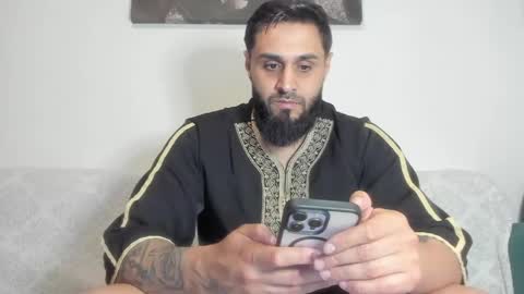 Snapshot of omar_xoxo chatting on May 27, 8:50 pm Omar online show from May 27, 8:50 pm