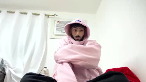 Snapshot of omarsami998 chatting on January 19, 1:43 am omarsami998 online show from January 19, 1:43 am