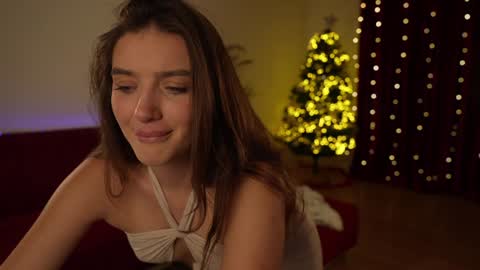 Snapshot of omiliver chatting on December 18, 6:35 pm    or    online show from December 18, 6:35 pm