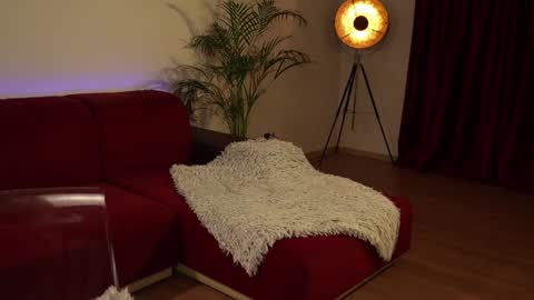 Snapshot of omiliver chatting on January 13, 9:52 pm    or    online show from January 13, 9:52 pm