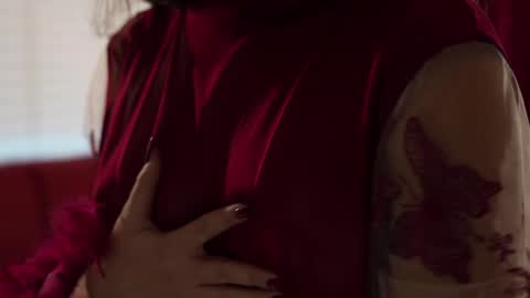 Snapshot of omiliver chatting on March 3, 10:10 pm    or    online show from March 3, 10:10 pm