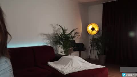 Snapshot of omiliver chatting on September 18, 5:26 pm    or    online show from September 18, 5:26 pm