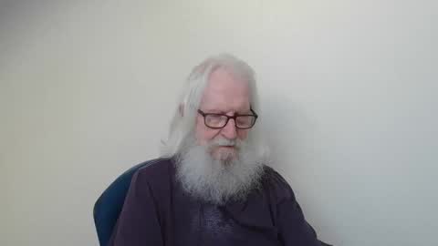Snapshot of onanister chatting on April 24, 5:21 am Somewhere over the rainbow online show from April 24, 5:21 am