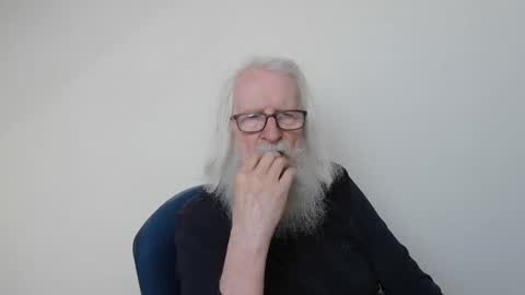 Snapshot of onanister chatting on May 16, 6:21 am Somewhere over the rainbow online show from May 16, 6:21 am