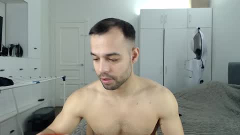 onebestlover online show from February 8, 8:29 am