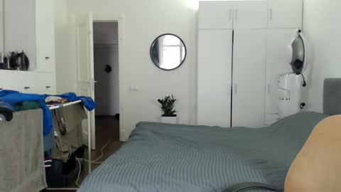 onebestlover online show from February 22, 9:08 am