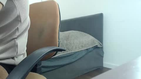 onebestlover online show from March 28, 10:15 am