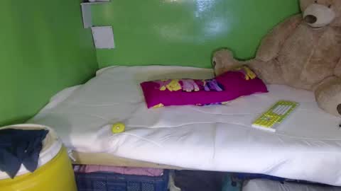 Snapshot of onebigloadxxx chatting on December 10, 8:30 am Wyn Will serve you and be your slave online show from December 10, 8:30 am