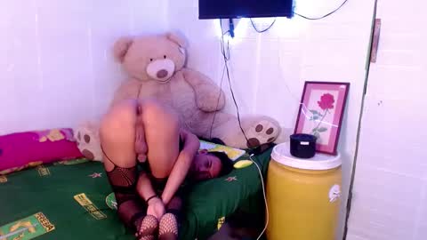 Snapshot of onebigloadxxx chatting on March 11, 4:54 am Wyn Will serve you and be your slave online show from March 11, 4:54 am