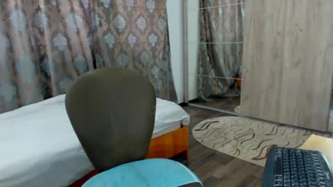 Snapshot of oneboy1x1 chatting on July 11, 4:15 am oneboy1x1 online show from July 11, 4:15 am