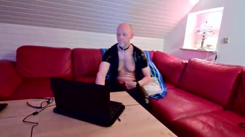 Snapshot of oneness1 chatting on May 13, 10:27 pm oneness1 online show from May 13, 10:27 pm