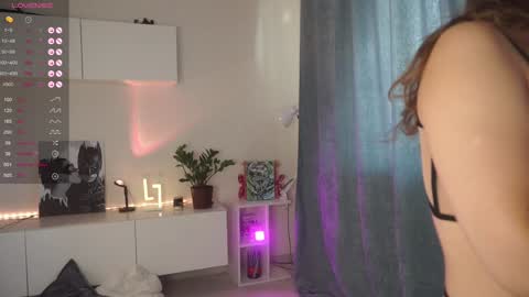 Snapshot of oneo_ chatting on September 20, 11:00 am SamLolita online show from September 20, 11:00 am