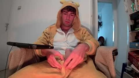 onesieboyx online show from September 18, 10:17 am