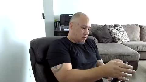 onetreehill1976 online show from March 25, 5:41 pm