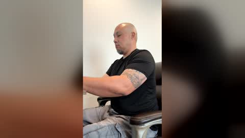 onetreehill1976 online show from March 27, 5:56 pm