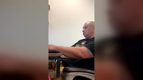 onetreehill1976 online show from April 15, 5:42 pm