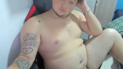 Snapshot of onewhiteboichub chatting on November 1, 3:25 pm Andres INDEPENDENT MODEL online show from November 1, 3:25 pm