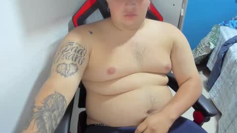 Snapshot of onewhiteboichub chatting on November 18, 4:06 am Andres INDEPENDENT MODEL online show from November 18, 4:06 am