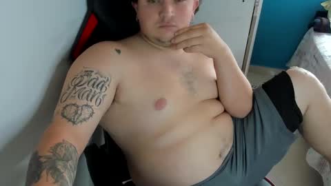 Snapshot of onewhiteboichub chatting on November 24, 8:30 pm Andres INDEPENDENT MODEL online show from November 24, 8:30 pm