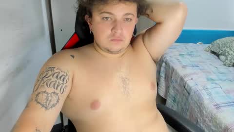 Snapshot of onewhiteboichub chatting on November 25, 6:19 pm Andres INDEPENDENT MODEL online show from November 25, 6:19 pm