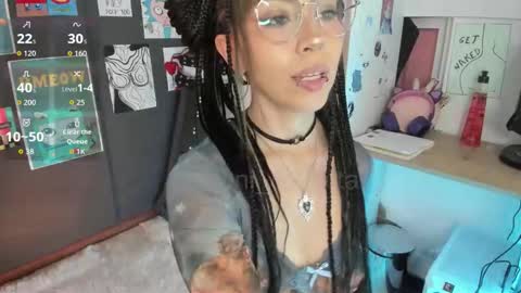 Snapshot of oni_dakotta chatting on November 25, 3:23 pm oni_dakotta online show from November 25, 3:23 pm