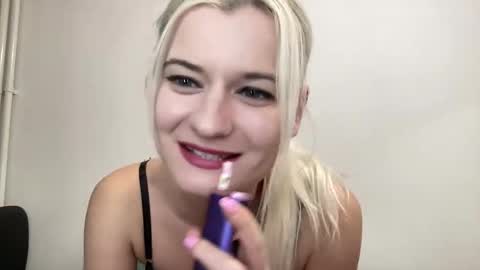 Onika online show from November 7, 11:49 pm