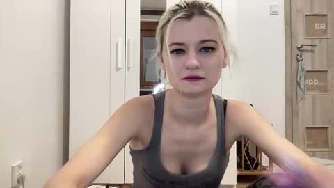 Onika online show from February 22, 2:04 pm