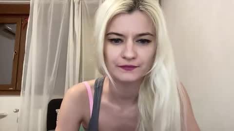 Snapshot of onika_cox chatting on May 4, 10:06 pm Onika online show from May 4, 10:06 pm