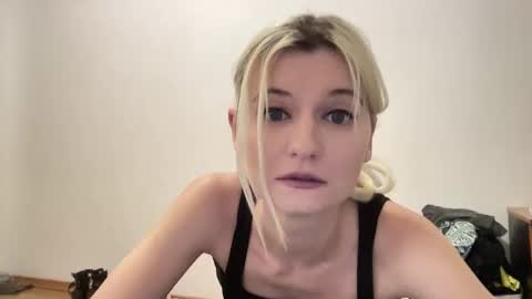 Snapshot of onika_cox chatting on May 29, 9:46 pm Onika online show from May 29, 9:46 pm