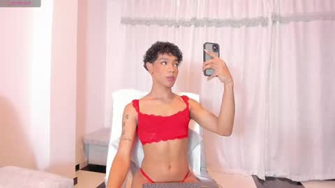 Snapshot of onika_minnaj chatting on February 18, 3:21 am Andy online show from February 18, 3:21 am