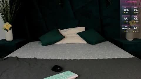 Erick  online show from November 18, 7:35 am