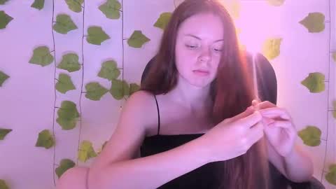 Snapshot of only_sarah1 chatting on December 13, 9:09 pm only_sarah1 online show from December 13, 9:09 pm