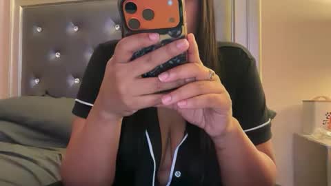 onlyinurdreams00 online show from February 3, 4:21 am