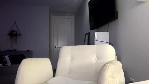 onlyjess23 online show from July 28, 3:35 am