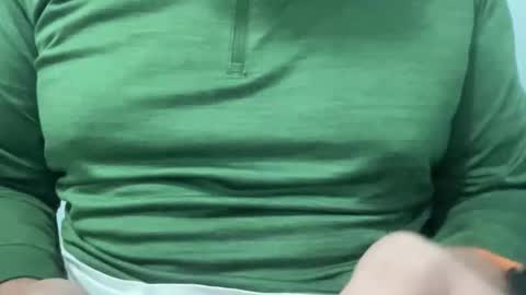 Snapshot of onthedlhere chatting on October 22, 2:39 pm onthedlhere online show from October 22, 2:39 pm