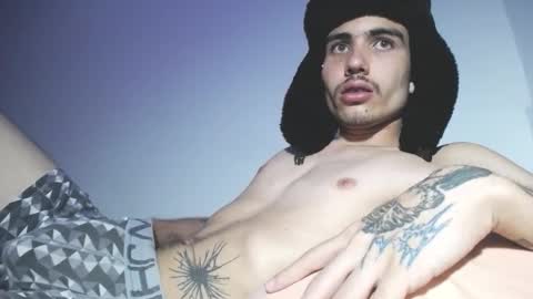 onzas_ online show from September 20, 1:39 am