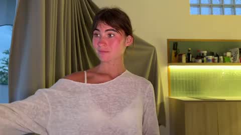 Snapshot of oofbabe__ chatting on August 4, 10:23 pm Helen online show from August 4, 10:23 pm