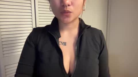 Snapshot of oohhellothere chatting on September 9, 8:14 am Miss Girly online show from September 9, 8:14 am