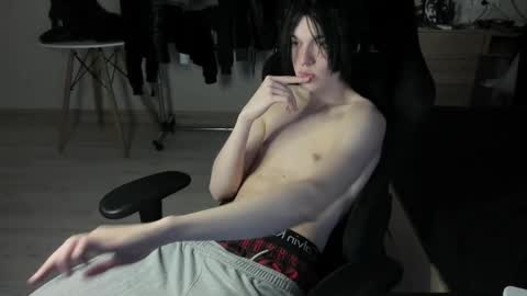Bella and John online show from June 1, 8:10 pm