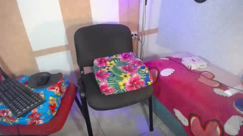 Snapshot of opraxbell chatting on January 22, 11:34 am OpraxBell online show from January 22, 11:34 am