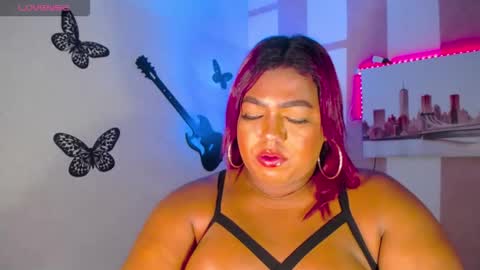 Snapshot of opraxbell chatting on November 20, 2:34 am OpraxBell online show from November 20, 2:34 am